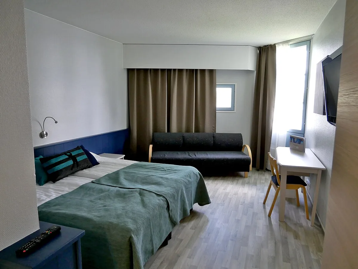 Hotellihuone suomalaisessa maaseutuhotellissa (Kivitippu, Lappajärvi)