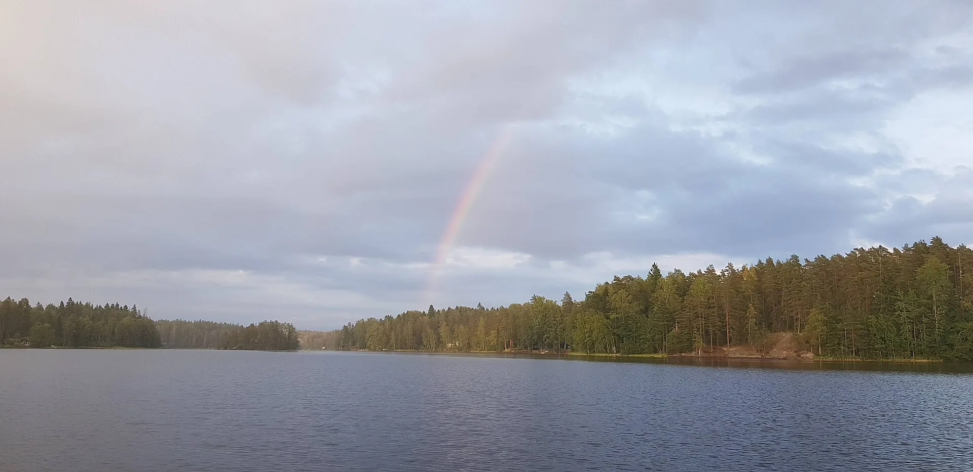 Siikajärvi Kirkkonummen puolelta kuvattuna